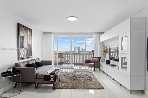 apt-812-1000 W Island Blvd, Aventura, FL, 33160-5615 | Card Image