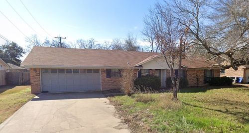 222 Royal Dr, Marlin, TX, 76661-2037 | Card Image