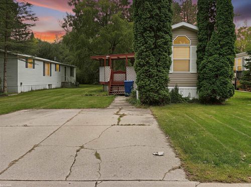 225 Warwick Way, Auburn Hills, MI, 48326 | Card Image