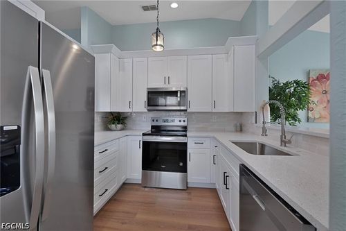23-26729 Little John Ct, BONITA SPRINGS, FL, 34135-7300 | Card Image