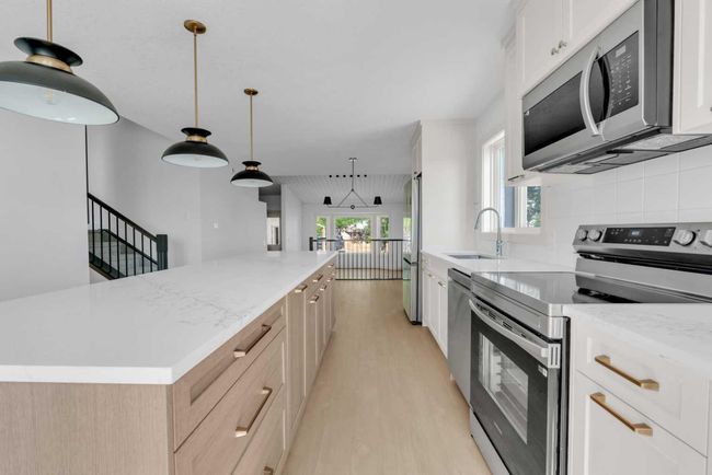 56 Macewan Meadow Way Nw, House other with 3 bedrooms, 3 bathrooms and 4 parking in Calgary AB | Image 6