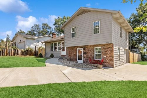 8617 W 92nd St, Overland Park, KS, 66212-3023 | Card Image