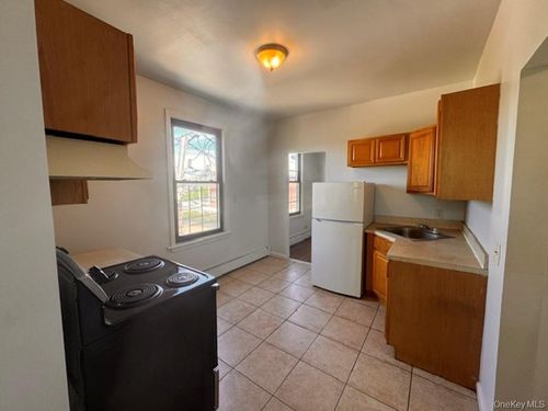 3r-97 Waverly St, Yonkers, NY, 10701-4242 | Card Image