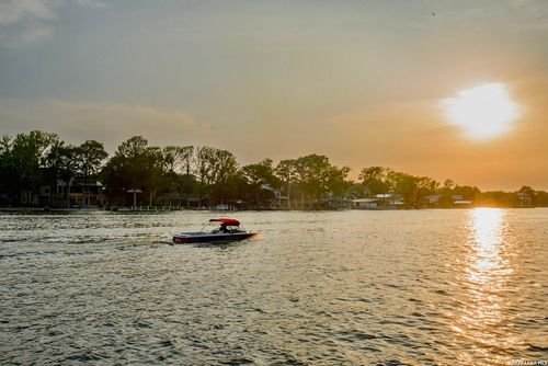 523 Woodlake Dr, McQueeney, TX, 78123-3209 | Card Image