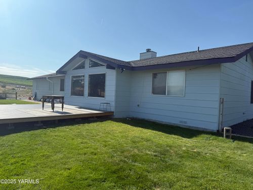 460 Sun Acres Rd, Zillah, WA, 98953-9181 | Card Image