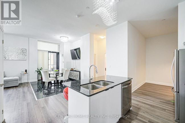 210 - 2910 Highway 7 Road, Condo with 2 bedrooms, 1 bathrooms and 1 parking in Vaughan (Concord) ON | Image 12