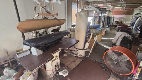 32065 Grand River Ave, Farmington, MI, 48336-4129 | Card Image