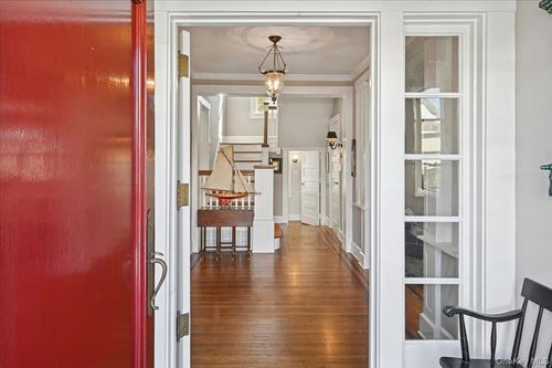 31 Emerson Rd, Larchmont, NY, 10538-1627 | Card Image