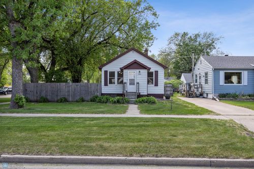 1402 11th St N, Fargo, ND, 58102-2528 | Card Image