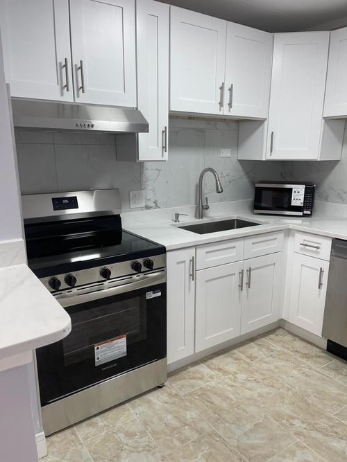 302-6161 N Hoyne Ave, Chicago, IL, 60659-4202 | Card Image