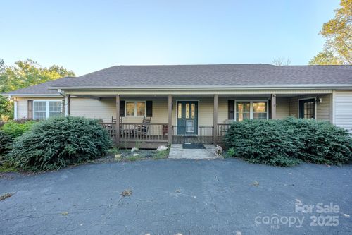 565 Overlook Dr, Spruce Pine, NC, 28777-8939 | Card Image
