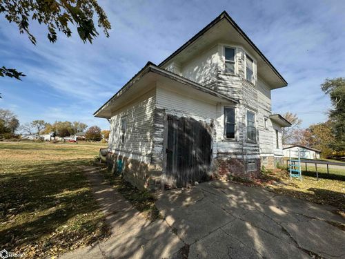 114 E Lee St, Seymour, IA, 52590-1356 | Card Image