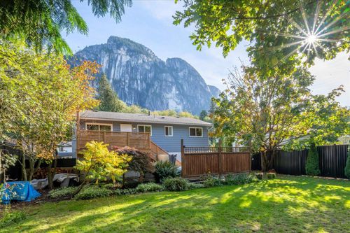 37963 Magnolia Crescent, Squamish, BC, V8B0X7 | Card Image