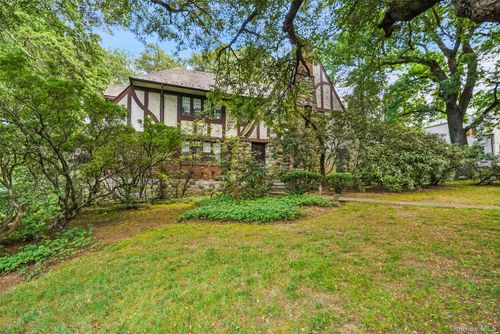 175 Lyncroft Rd, New Rochelle, NY, 10804-4105 | Card Image