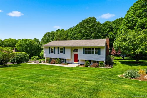 9 Wagon Trail Rd, Stormville, NY, 12582-5219 | Card Image