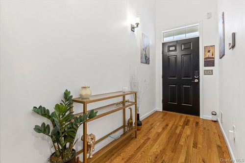 17 Woodrose Ct, Middletown, NY, 10940-1610 | Card Image