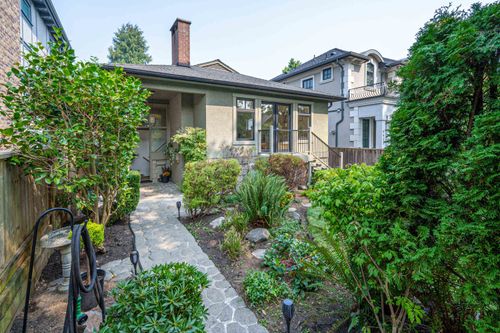 4427 W 7th Ave, Vancouver, BC, V6R1X1 | Card Image