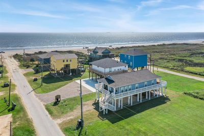 847 S Tinkle Lane, House other with 4 bedrooms, 2 bathrooms and null parking in Crystal Beach TX | Image 2