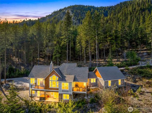 6827 Forest Ridge Dr, Wenatchee, WA, 98801-8818 | Card Image