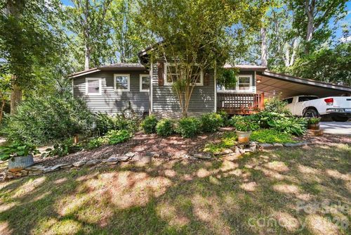1068 5th Avenue Ct Nw, Hickory, NC, 28601-4827 | Card Image