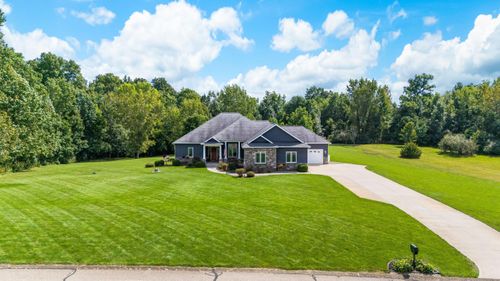10582 Dana Dr, Berrien Springs, MI, 49103-9168 | Card Image