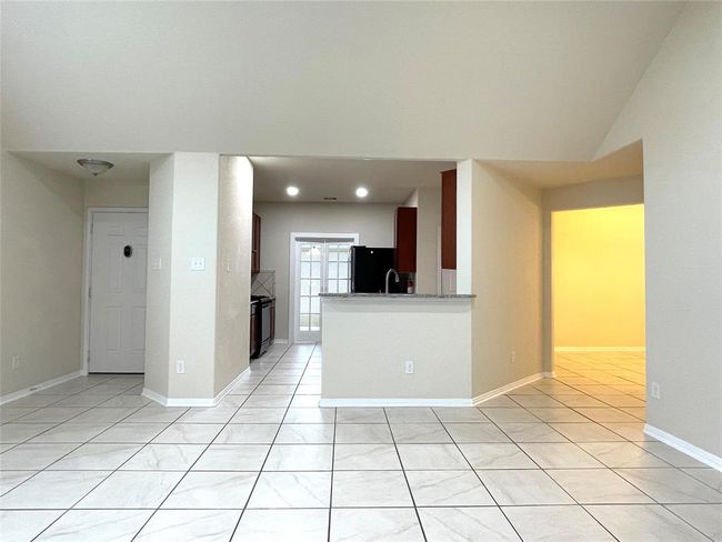 Living Room/Family Room | Image 8