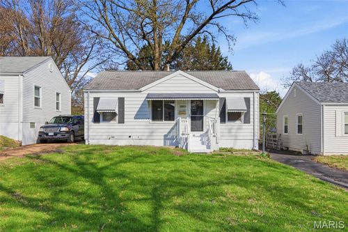 10821 Saint Xavier Ln, Saint Ann, MO, 63074-2625 | Card Image