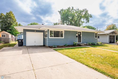 418 25th Ave N, Fargo, ND, 58102-1937 | Card Image