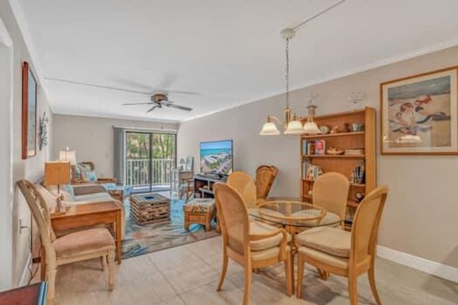 Living Area | Image 12