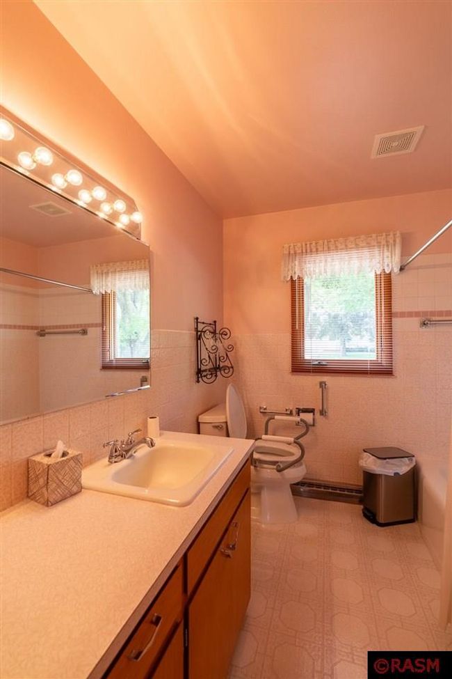 1510 Plainview Ln, House other with 3 bedrooms, 2 bathrooms and null parking in Albert Lea MN | Image 18