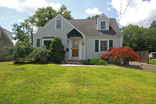 131 Weiss Ter, Raritan, NJ, 08869-1630 | Card Image