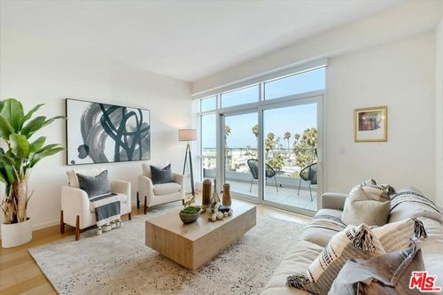 502-1705 Ocean Ave, Santa Monica, CA, 90402-2616 | Card Image