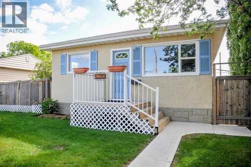 5223 46 St, Camrose, AB, T4V1H4 | Card Image