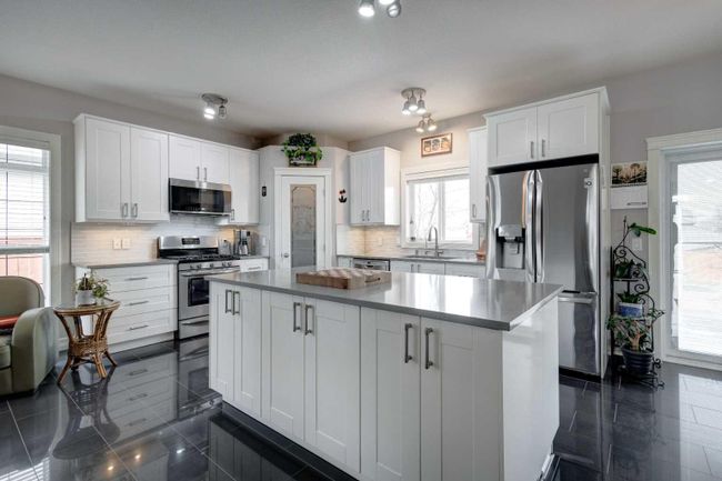 104 1 Avenue Se, Home with 5 bedrooms, 3 bathrooms and 4 parking in Langdon AB | Image 4