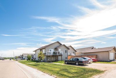 2 Mackenzie Cres, House detached with 4 bedrooms, 3 bathrooms and 4 parking in Lacombe AB | Image 2