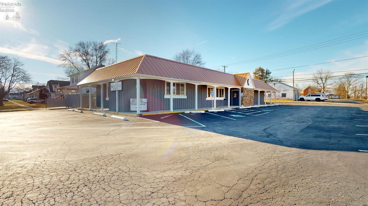 740 5th St, Fremont, OH 43420-3906