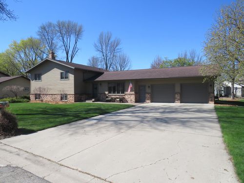 902 10th St S, Benson, MN, 56215-2006 | Card Image