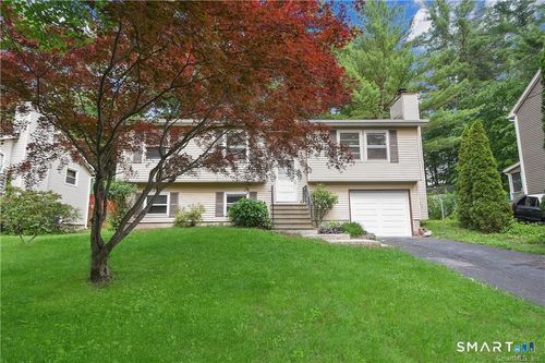 8 Circle Rd, Farmington, CT, 06032-1970 | Card Image