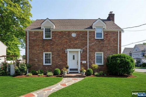 2 Lloyd Pl, Belleville, NJ, 07109-2522 | Card Image