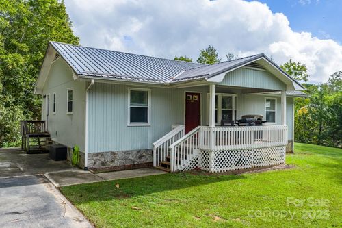 212 Mountain Ivy Dr, Marion, NC, 28752-8883 | Card Image