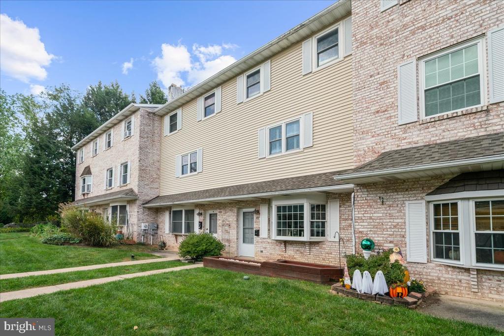 Village Dr, Boyertown, PA 19512