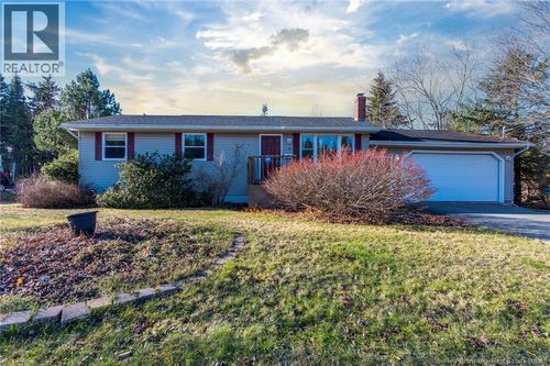 337 Lakeview Dr, Saint John, NB, E2J3M9 | Card Image