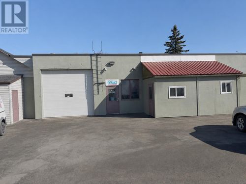 815 Simpson St, Thunder Bay, ON, P7C3K3 | Card Image