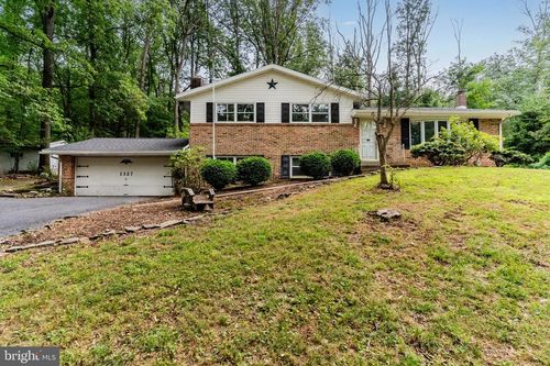1327 Horick Dr, BOILING SPRINGS, PA, 17007-9613 | Card Image