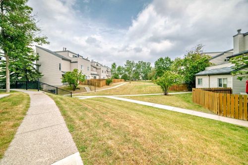 702-1540 29 St Nw, Calgary, AB, T2N4M1 | Card Image
