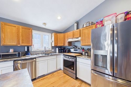 212 Haffards St, Fall River, MA, 02723-2213 | Card Image