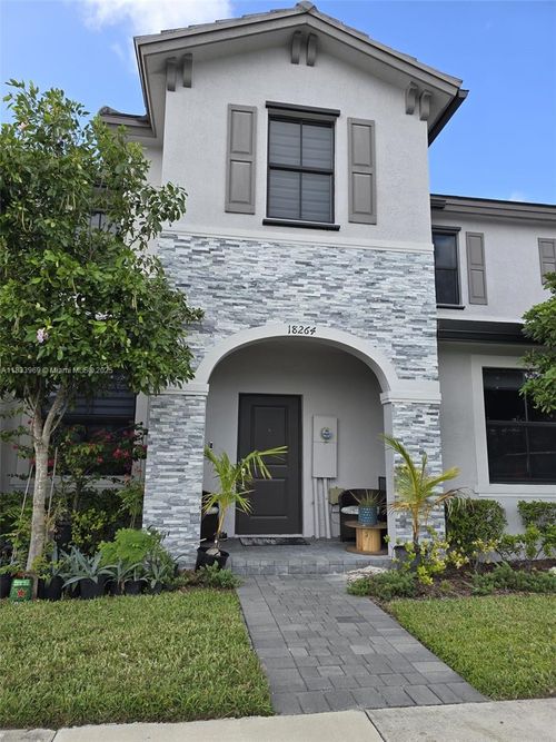 18264-18264 Sw 148th Rd, Miami, FL, 33187-1860 | Card Image