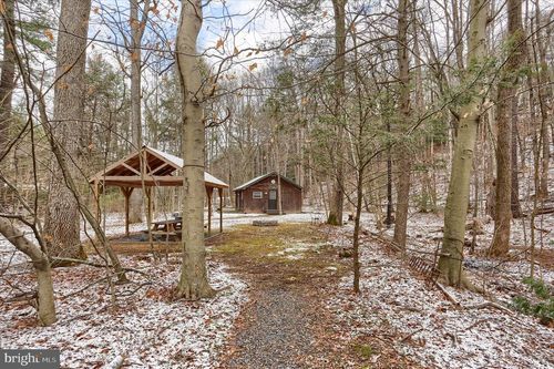 40 Meadow Grove Rd, NEWPORT, PA, 17074-8221 | Card Image