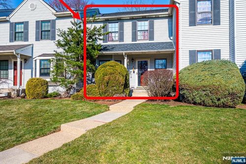 1704 Deerfield Dr, Edison, NJ, 08820-1586 | Card Image