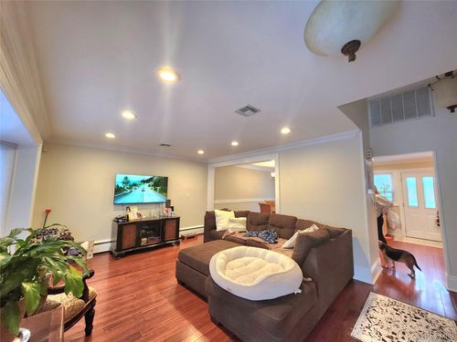 244 Martin Dr, Syosset, NY, 11791-5406 | Card Image